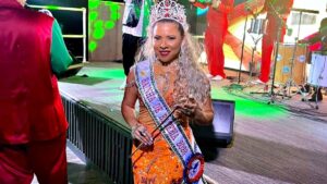 Tânia Valeska é coroada rainha de bateria nos EUA