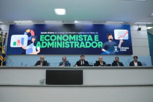 Trabalho de Economistas e Administradores é reconhecido em Solenidade na Câmara