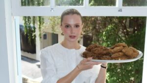 Vaga em doceria de Isa Scherer causa polêmica nas redes sociais