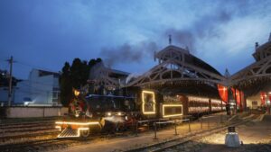 Veja vídeo e fotos do passeio noturno da Maria Fumaça natalina