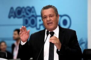 Vereador Delei Pinheiro solicita, em regime de urgência, solução definitiva para escoamento de água na Rua Oriboca, no Bairro Guanandi