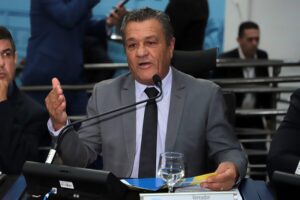 Vereador Delei Pinheiro solicita força-tarefa para limpeza de bueiros nos bairros mais afetados pelas chuvas