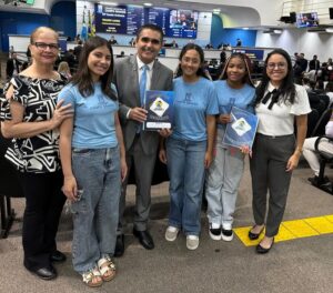 Vereador Herculano Borges recebe alunos da Escola Hércules Maymone e destaca importância da cidadania desde cedo