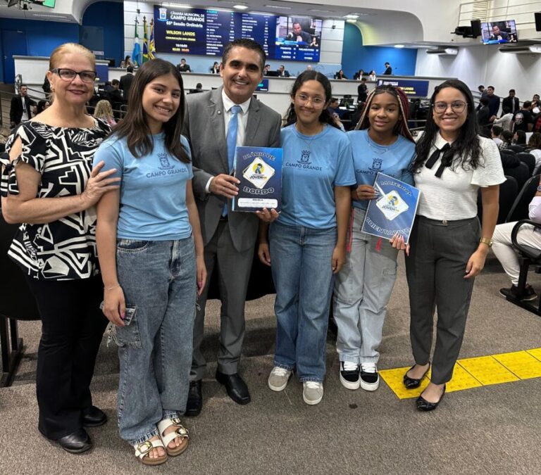 Vereador Herculano Borges recebe alunos da Escola Hércules Maymone e destaca importância da cidadania desde cedo