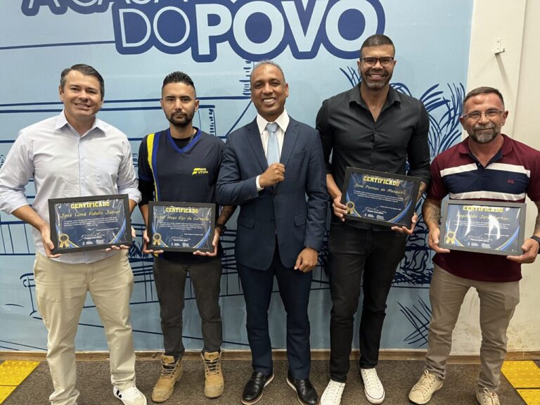 Vereador Junior Coringa entrega Moção de Congratulação a representantes de Autoescolas de Campo Grande