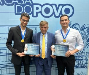 Vereador Veterinário Francisco homenageia médicos com a Medalha Dr. William Maksoud durante Sessão Solene