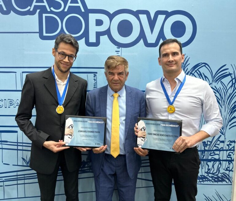 Vereador Veterinário Francisco homenageia médicos com a Medalha Dr. William Maksoud durante Sessão Solene