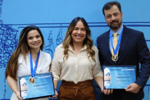 Vereadora Ana Portela presta homenagem a médicos e reforça compromisso com a saúde pública