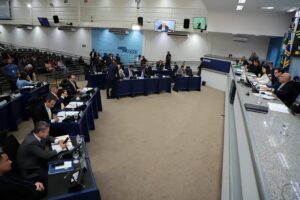 Vereadores votam quatro projetos e um veto na sessão de terça-feira