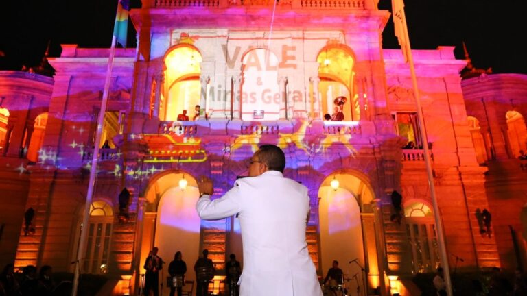 Vesperata e show de drones marcam início do Natal da Mineiridade