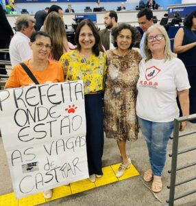 Veto da prefeita trava pauta na Câmara e ameaça programa de castração pública de cães e gatos aprovado por unanimidade
