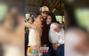 Zé Felipe posa com Ana Castela e a sogra em aniversário