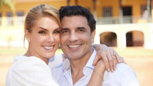 Ana Hickmann celebra dois anos do primeiro beijo com Edu Guedes