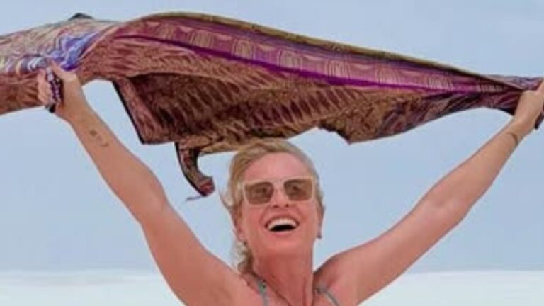 Angélica choca ao postar fotos de topless durante viagem