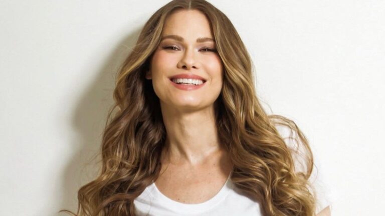 Aos 42 anos, Karen Junqueira anuncia primeira gravidez