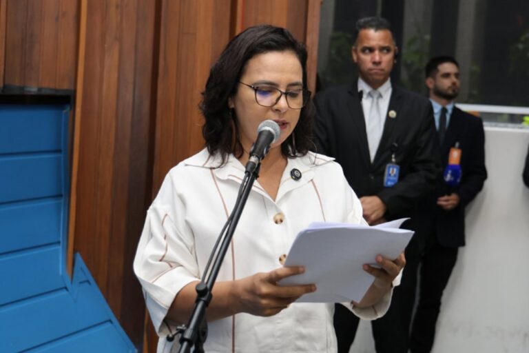 Após mais um feminicídio, Gleice Jane protocola projeto em defesa à vida das mulheres