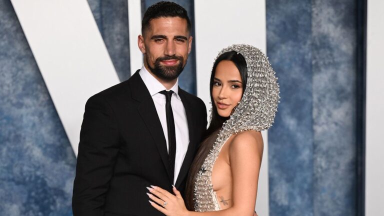 Becky G fala sobre crise com Sebastian Lletget em documentário