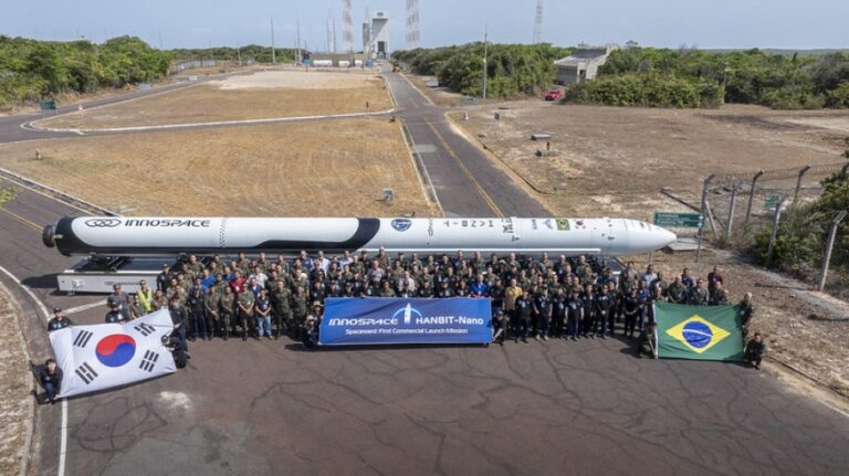 Foguete HANBITNano e Equipe