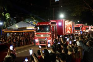 Caravana da Coca-Cola leva milhares de pessoas ao Natal Encantado Dourados