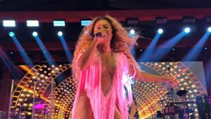 Cariúcha volta aos palcos como cantora em pré-réveillon no Rio