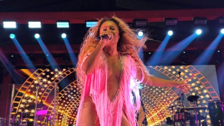 Cariúcha volta aos palcos como cantora em pré-réveillon no Rio