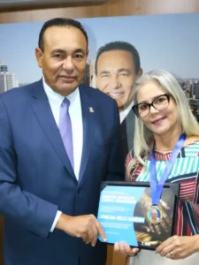 Carlão entrega Medalha pelos Direitos Humanos a Carlos Melke, Janilda Nelci e Raquel Lázaro