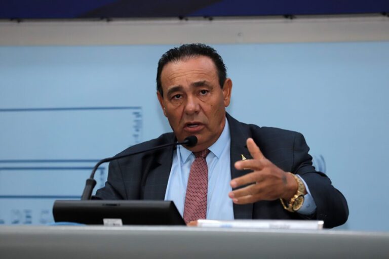 Carlão faz críticas à Política Habitacional e alega que modelo atual incentiva invasões 