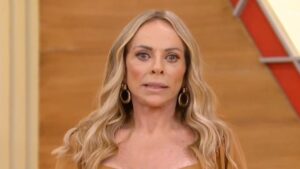 Christina Rocha foge do palco após participante partir para briga