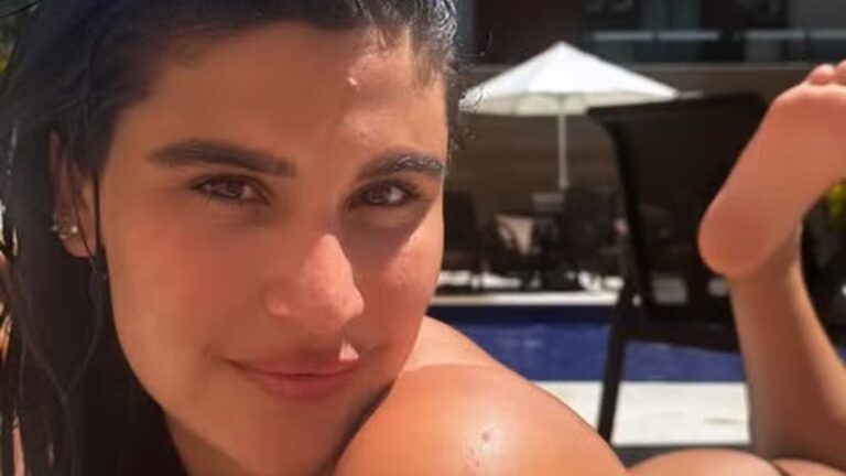 De biquíni, filha de Flávia Alessandra renova bronzeado