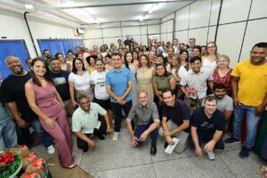 Em reunião com servidores da Educação, prefeito agradece empenho da equipe