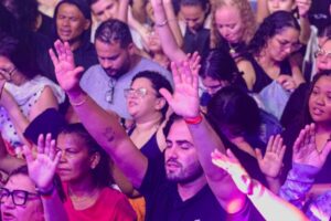 Entre fé, emoção e encontros, Natal na Praça reúne mais de 4 mil pessoas