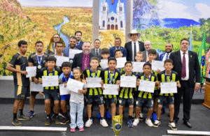Equipe Sub-11 do CRA ganha homenagem na Câmara de Aquidauana