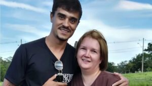 Fã encontra Elize Matsunaga nas ruas e foto viraliza na web