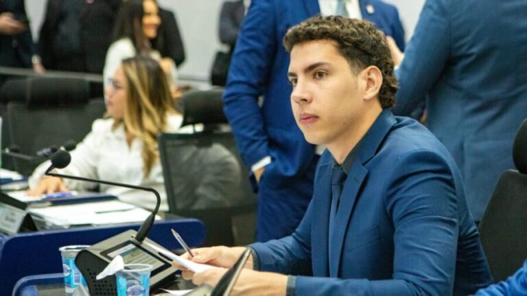 Jean defende valorização de farmacêuticos e lamenta precarização