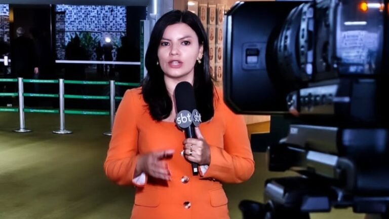 Jornalista é agredida ao cobrir retirada de deputado no Congresso