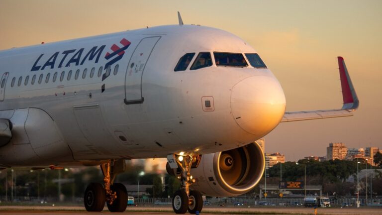 LATAM orienta passageiros após cancelamentos de voos em SP