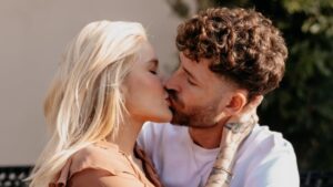 Léo Pereira oficializa reconciliação com Karoline Lima