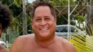 Leonardo mostra "shape" em foto de sunga após internação