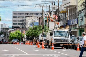 Limpa-Fios retira em torno de 24 mil metros de fiação irregular em 79 postes no centro da Capital