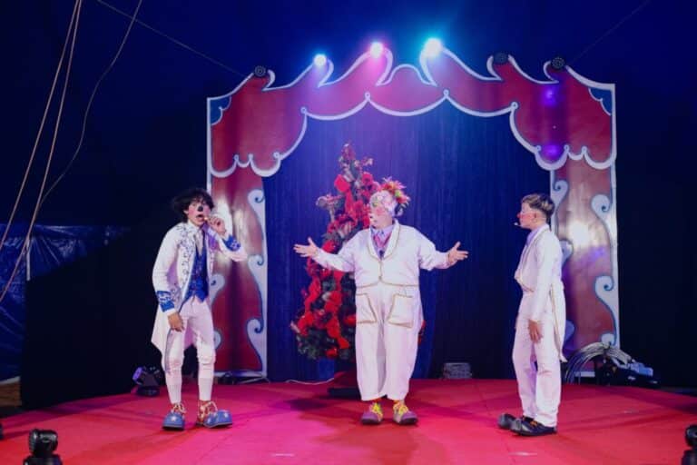 Magia do circo e do Natal se unem em espetáculo gratuito no centro