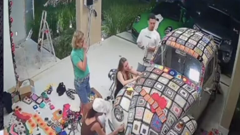 Michele Andrade transforma carro em "fusca de crochê"; veja fotos