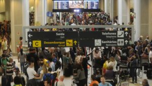 Ministério
de Aeroportos e Anac monitoram
cancelamento
de voos