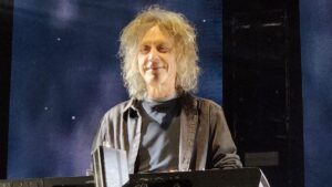 Morre Perry Bamonte, guitarrista e baixista do The Cure