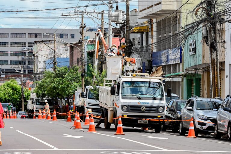 Operação retira 24 mil metros de fiação irregular do centro de Campo Grande