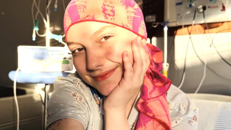 Pai de Isabel Veloso celebra “pequenos avanços” na UTI