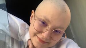 Pai de Isabel Veloso faz prece após agravamento de quadro na UTI