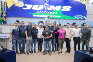 Papy, diretores da Fundesporte e empresário são homenageados por apoiarem Jogos Universitários