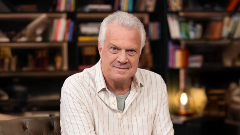 Pedro Bial faz mercado sozinho