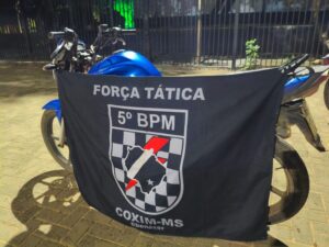 Polícia Militar prende homem por roubo de motocicleta, direção perigosa e resistência em Coxim