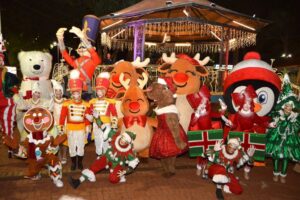 Pop rock e clima natalino animam início da semana na Praça Ary Coelho